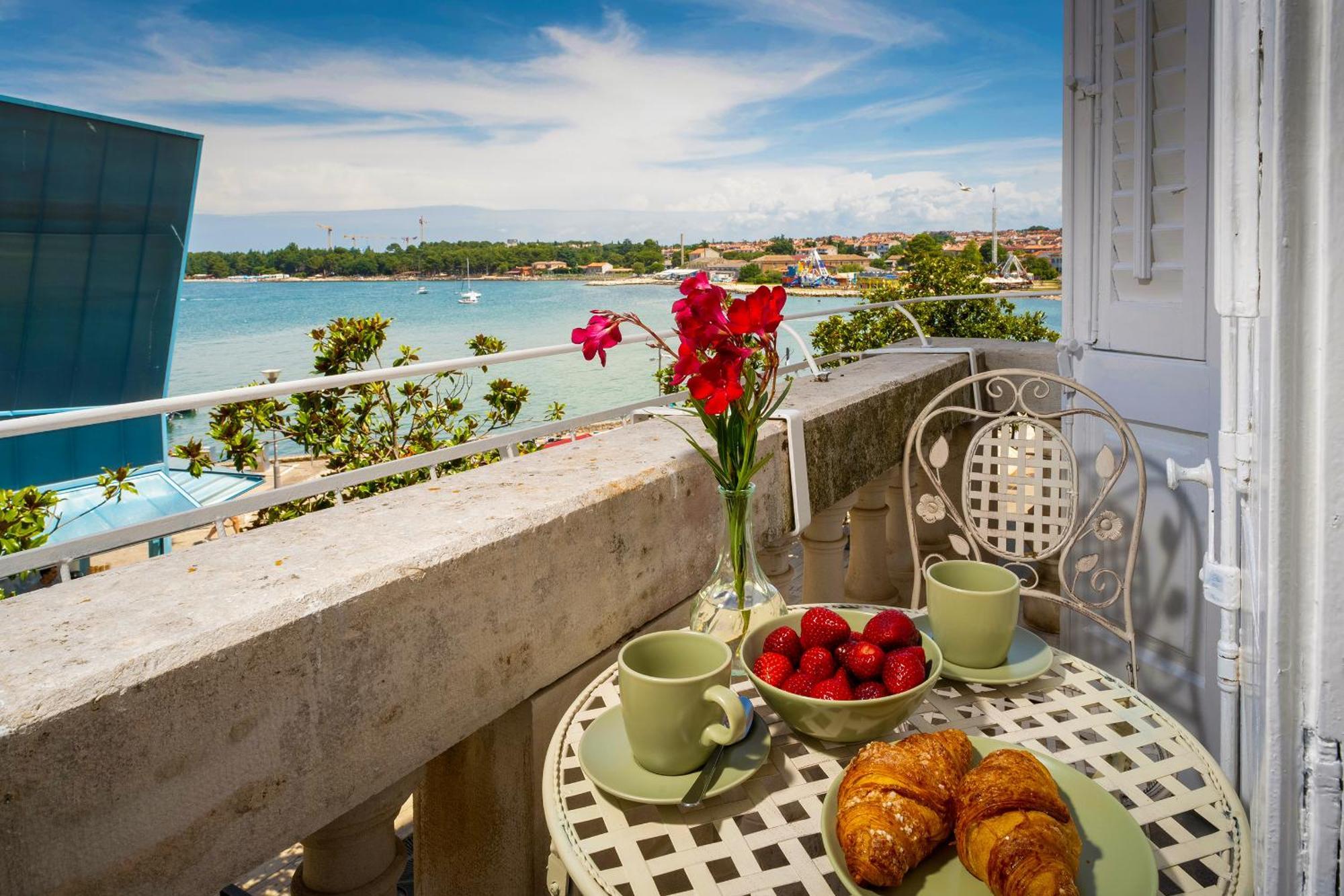 Romeo And Juliet Apartment With Balcony And Sea View ポレッチ エクステリア 写真
