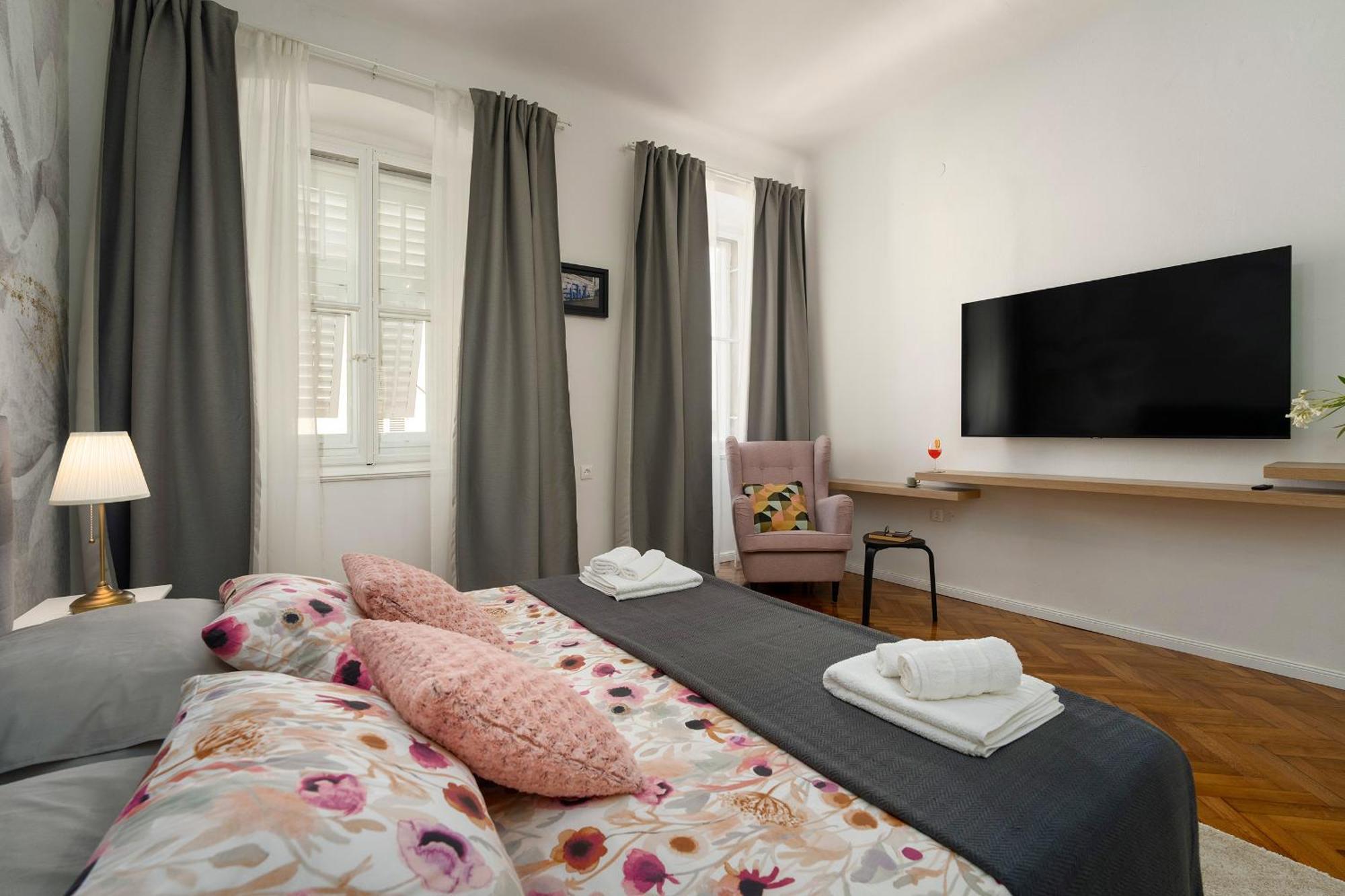 Romeo And Juliet Apartment With Balcony And Sea View ポレッチ エクステリア 写真